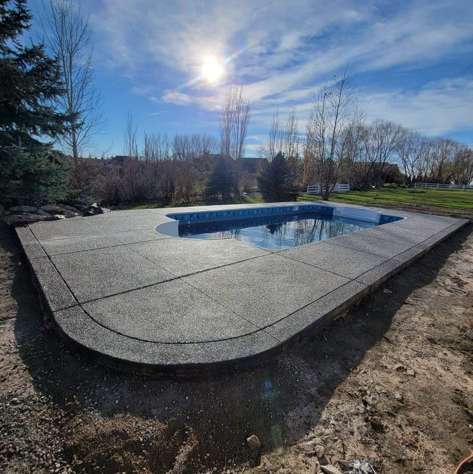 Exposed aggregate pool deck